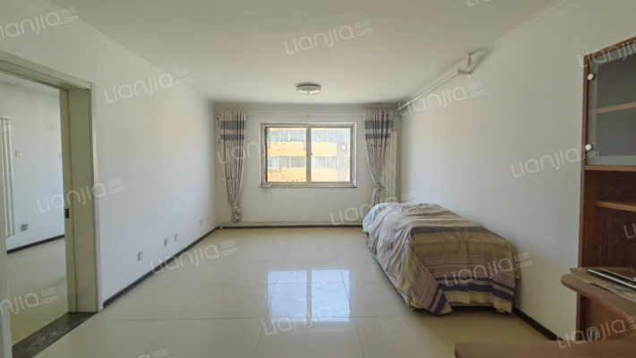 范阳路政法街清凉寺大两居次顶出售-客厅