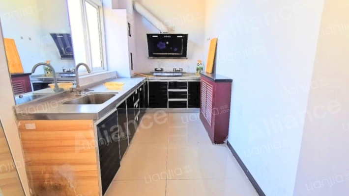 三层别墅本满五 税费低 南北通透格局 通风采光很好-厨房