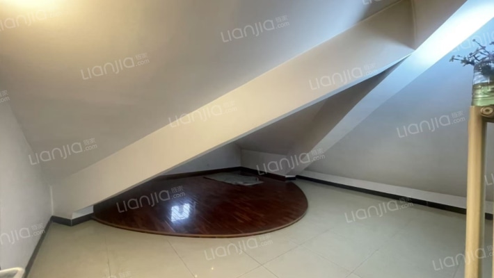 双拼别墅，精装修，园区环境优美-卧室C