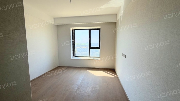 央企小区 精装修 一梯一户 集中供暖 百米楼间距-卧室C