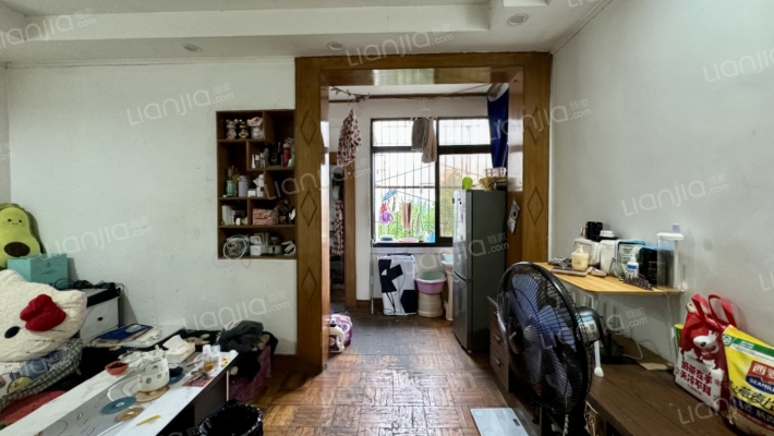 红育坡82号二手房实景图