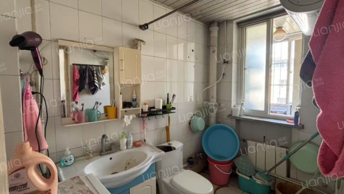 联合小区四号院 3室1厅 南 北-卫生间