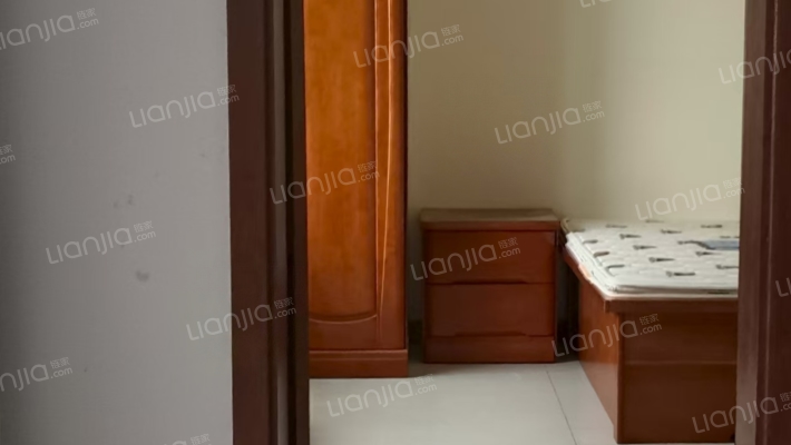 房本满二，精装修，拎包入住，南北通透两居 无遮挡-卧室A