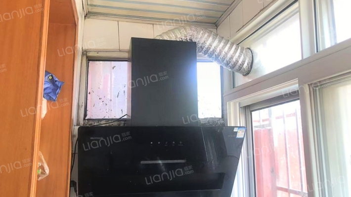 此房本满五年，南北通透，采光充足，地理位置好-厨房