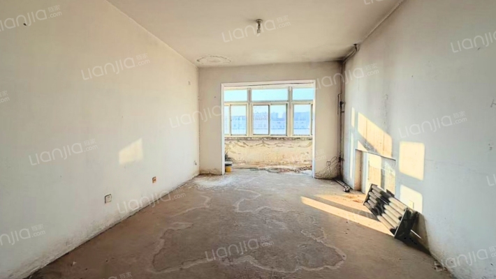 宝石花物业  集中供暖   阁楼 4居室-客厅A