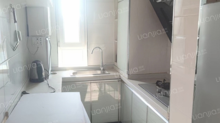 此房房本满二，好楼层，西朝向，无遮挡，采光好-厨房