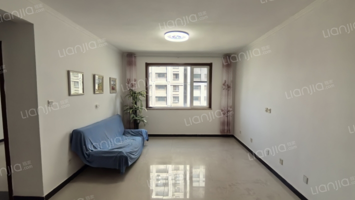 此房本满五年，税费低。精装修，南北通透的户型通风好-客厅