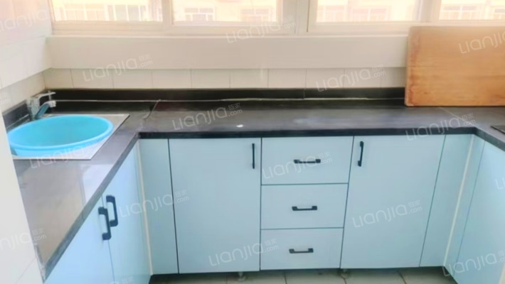 小区大门口南行20米是范阳路 南北通透户型 证满五唯一-厨房