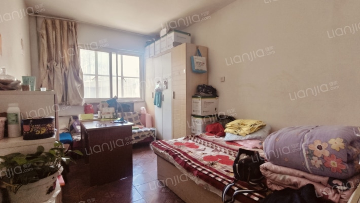 南北通透，采光好，带小院，满五唯一税费低-卧室A