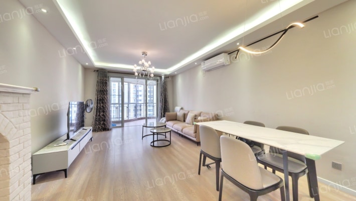 天山河畔花园二手房实景图