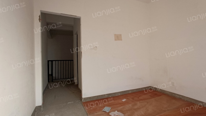 高铁商圈 鸿坤叠拼别墅 一层花园地下一层和下沉花园-卧室C