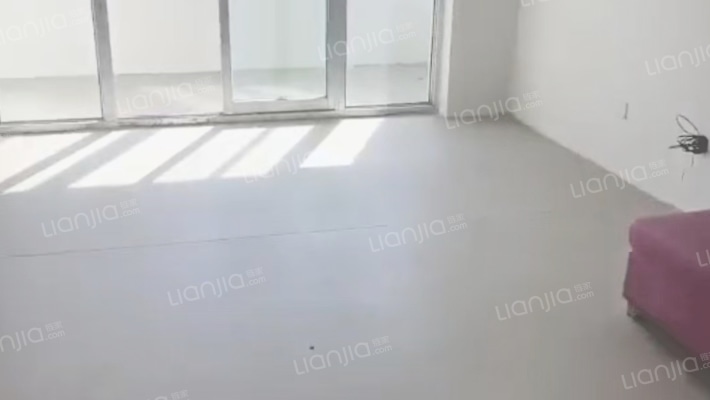 满五不唯一， 税费少， 简单装修-客厅