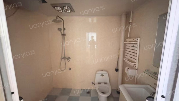 楼间距大，公摊小，集体供暖，居住舒适-卫生间B