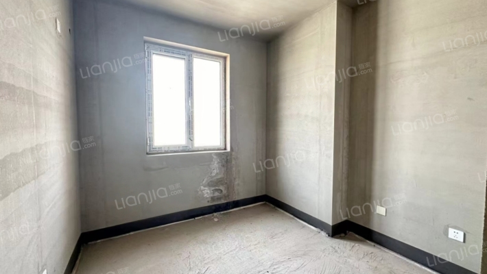 好楼层，采光好，全天都能进光，小区楼间距长，绿化高-卧室C