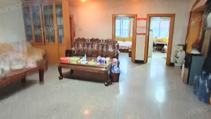 通透大四居，一楼无遮挡，范阳中路南-客厅