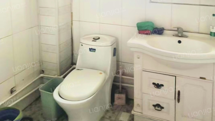 南北大两居， 小区安静又安全、电梯洋房-卫生间