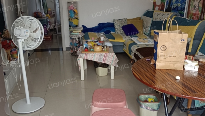 本小区是十八局三处家属院，单位建房，停车方便-客厅