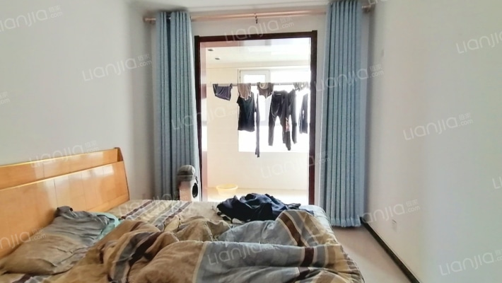 火车站 南北通透两居 精装 看房方便 房本在手-卧室A