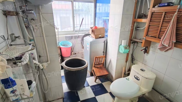 通透大四居，一楼无遮挡，范阳中路南-卫生间