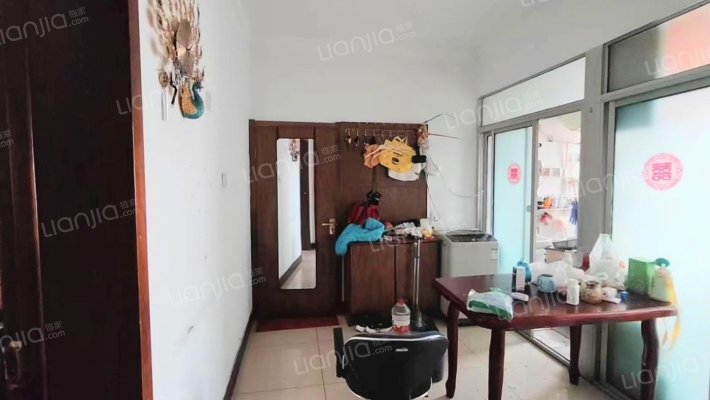 六十七处 南北通透小三居  满五 好楼层 急售-客厅