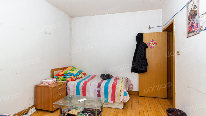 新华小区，楼层低，小面积，适合老人居住-卧室A
