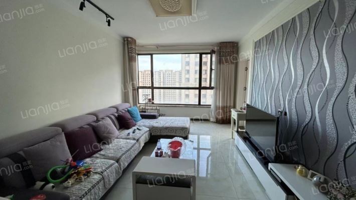 全阳小三居，自住标准，小区环境优美-客厅