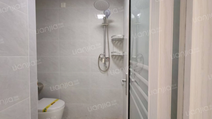 业主换房急售，明厨明卫通透三居，随时看房-淋浴间