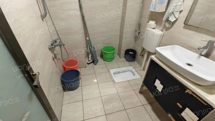 滨江国际住家精装三房，保养好，拎包入住-卫生间