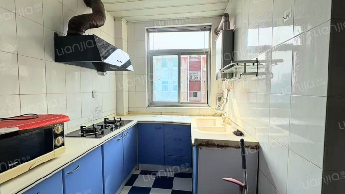 全南两居 出行方便 小区环境优美 停车方便 配套齐全-厨房