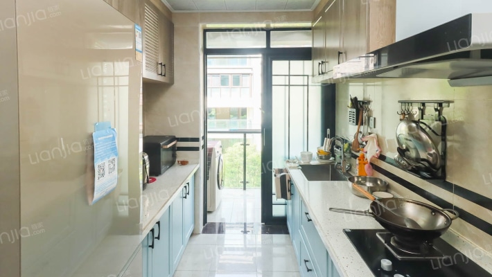 金科改善型住宅精装四房电梯入户 靠前面的位置-厨房
