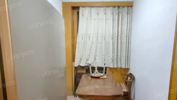 南北通透户型  七十年产权  低楼层-餐厅