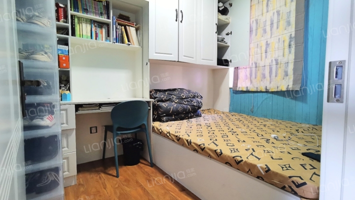 天地新城，小两居，南北通透，一梯两户-卧室B