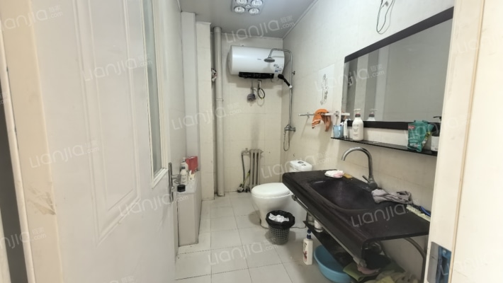 此房本满五 税费低 ，格局 通风性好 ，采光很好。-卫生间B