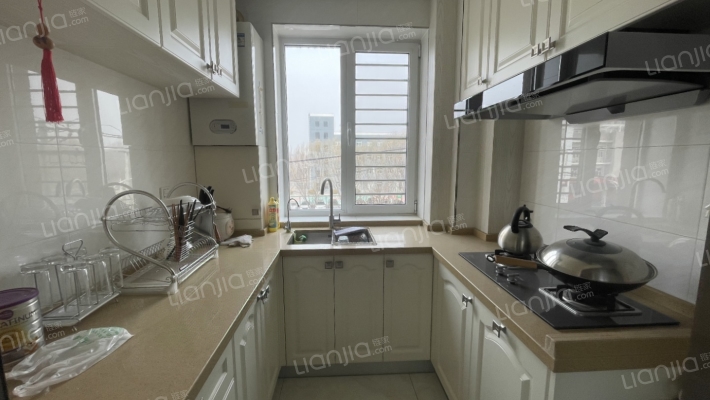 双塔区 精装三居 家具家电齐全 带地下室 看房方便-厨房