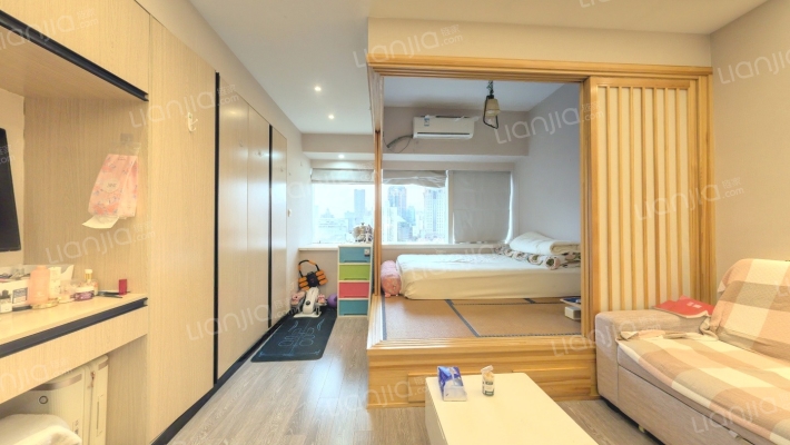 汤臣中心二手房实景图