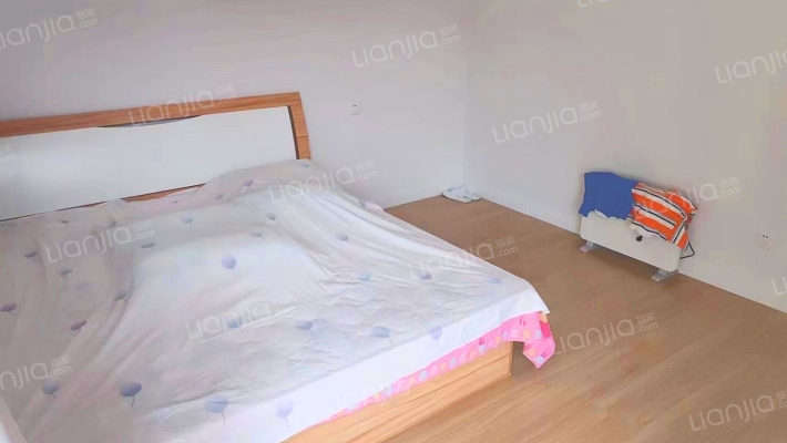 华融现代城 1室1厅 北-卧室