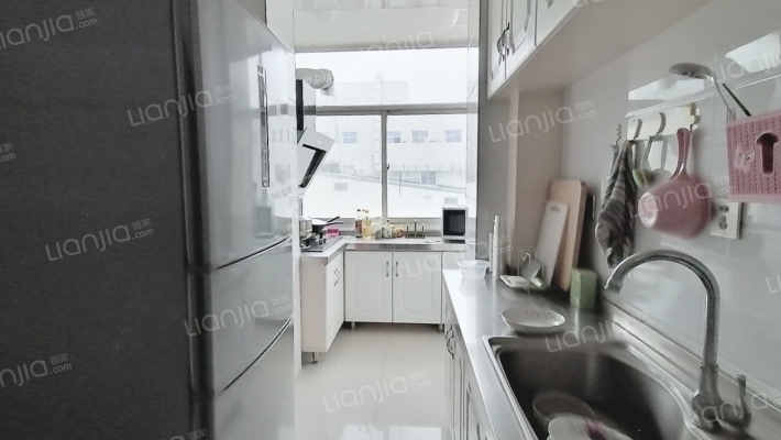 大型社区，地理位置优越，经典三居，南北通透视野好-厨房