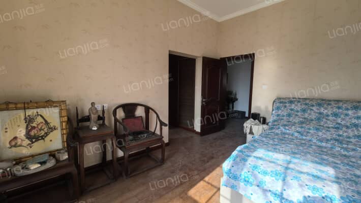 丹佛尔湾独栋别墅，带大院子，南入户，房本满五-卧室A