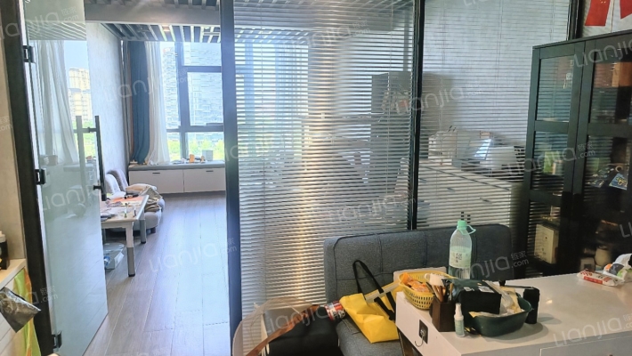 双逸国际大厦二手房实景图