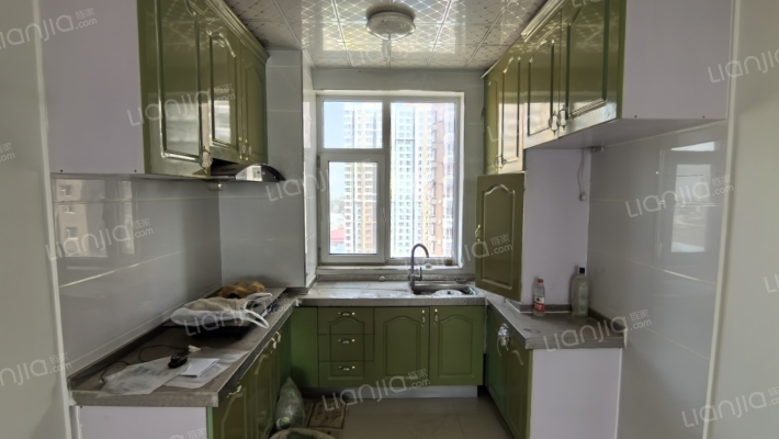 正规三居室，户型方正，高楼层，诚意卖-厨房