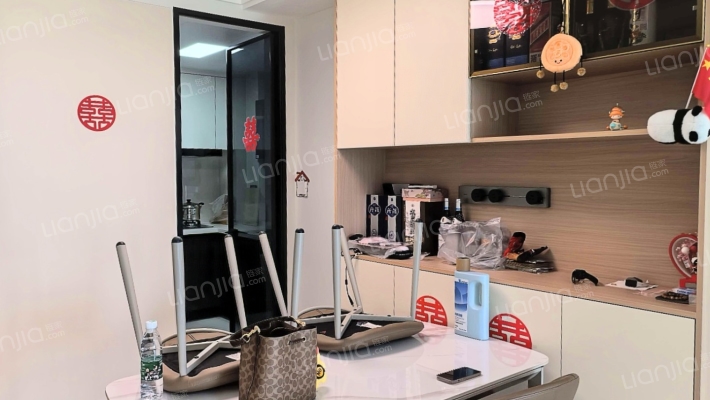 精装修婚房，品牌家具家电，电动沙发-餐厅