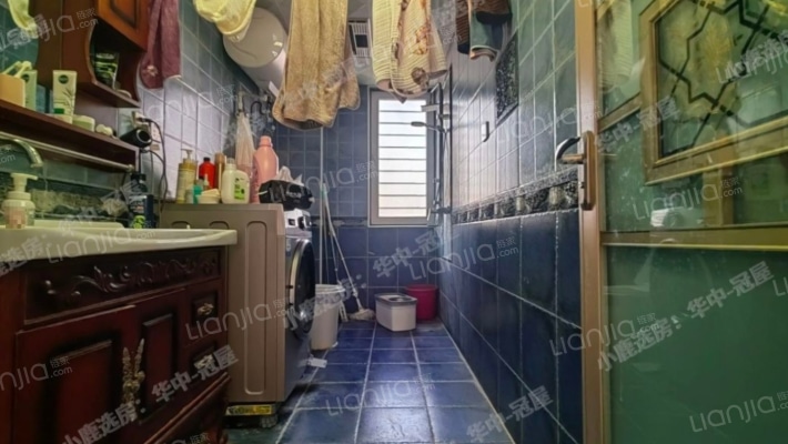 水岸花城大三居，南北通透，户型方正，采光视线很好-卫生间A