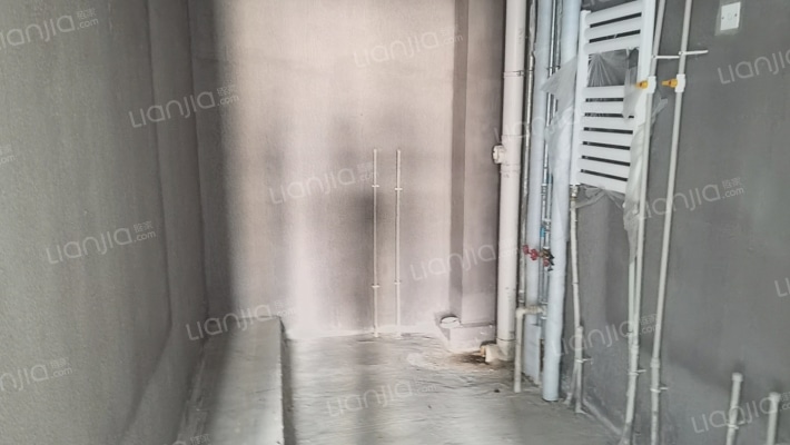 鸿坤理想尔湾 3室2厅 南 北-卫生间C