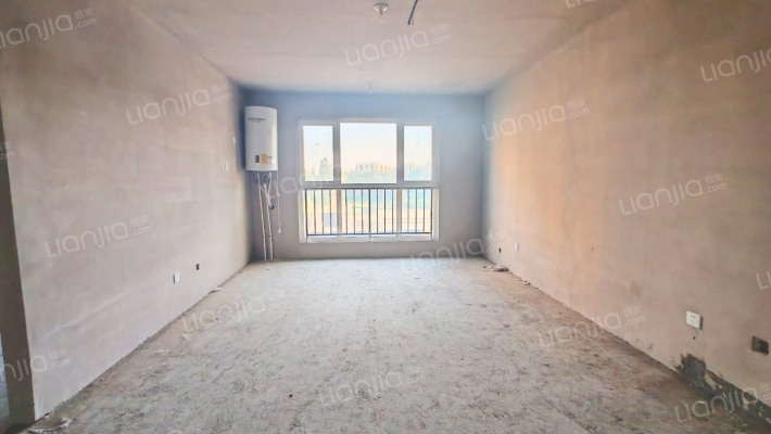 业主移民国外 诚心出售，价格可聊，适合刚需自住-客厅