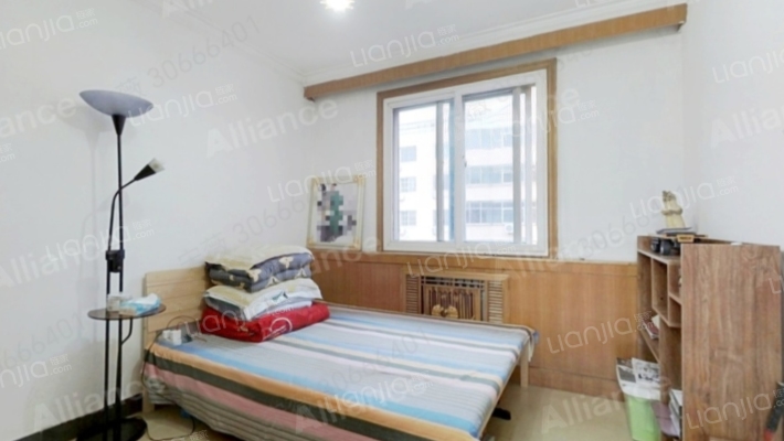 此房为南北通透户型，中间楼层，户型方正，公摊小。-卧室C