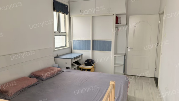 开发区正规一居 南向 采光好 视野好-卧室A