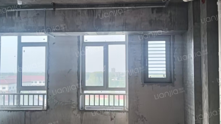 出行便利，出门向北可到达京港澳高速-客厅