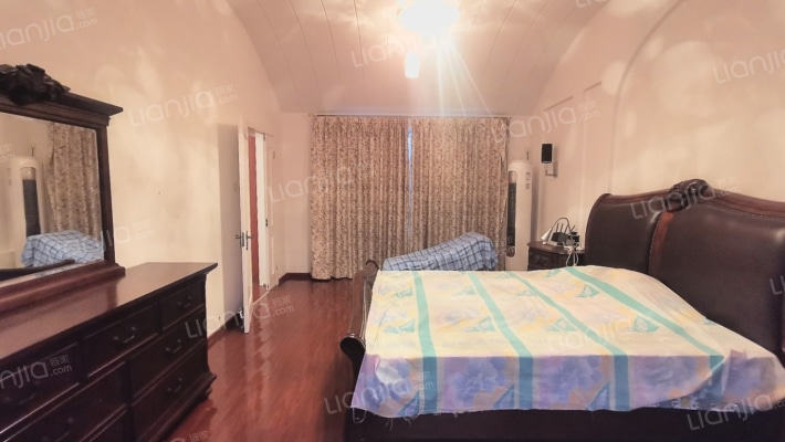 70年大产权，房证满二，次新房，通勤北京，交通方便。-卧室A