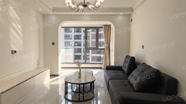 花田路 集中供暖 南北通透三居双卫 精装修-客厅