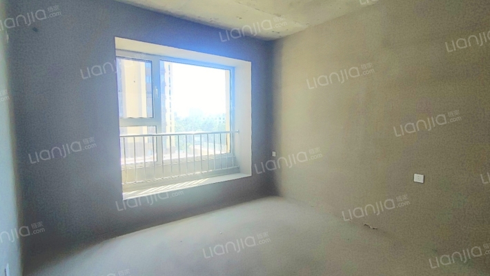 钻石商圈 三阳面三居室 双卫 客厅带阳台 购物方便-卧室C